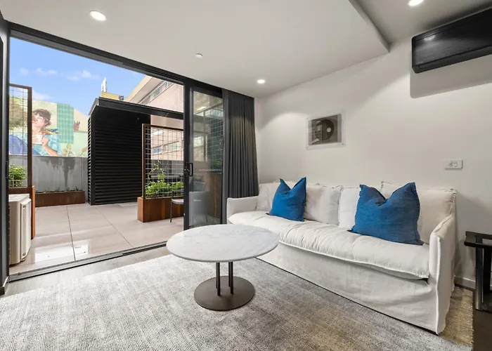 Braddon Studio: Parking & Bbq
